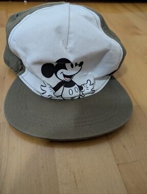 🦋5/25$ H&M Kids Mickey Mouse Two-Tone Cap in White and Olive